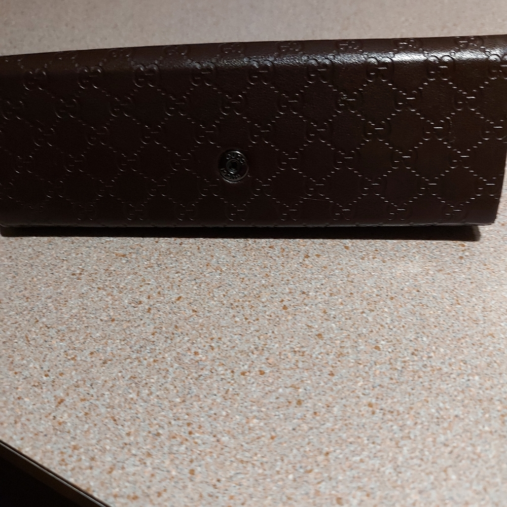 Gucci eyeglasses(readers)case brown w design, triagular, fun - Picture 5 of 8